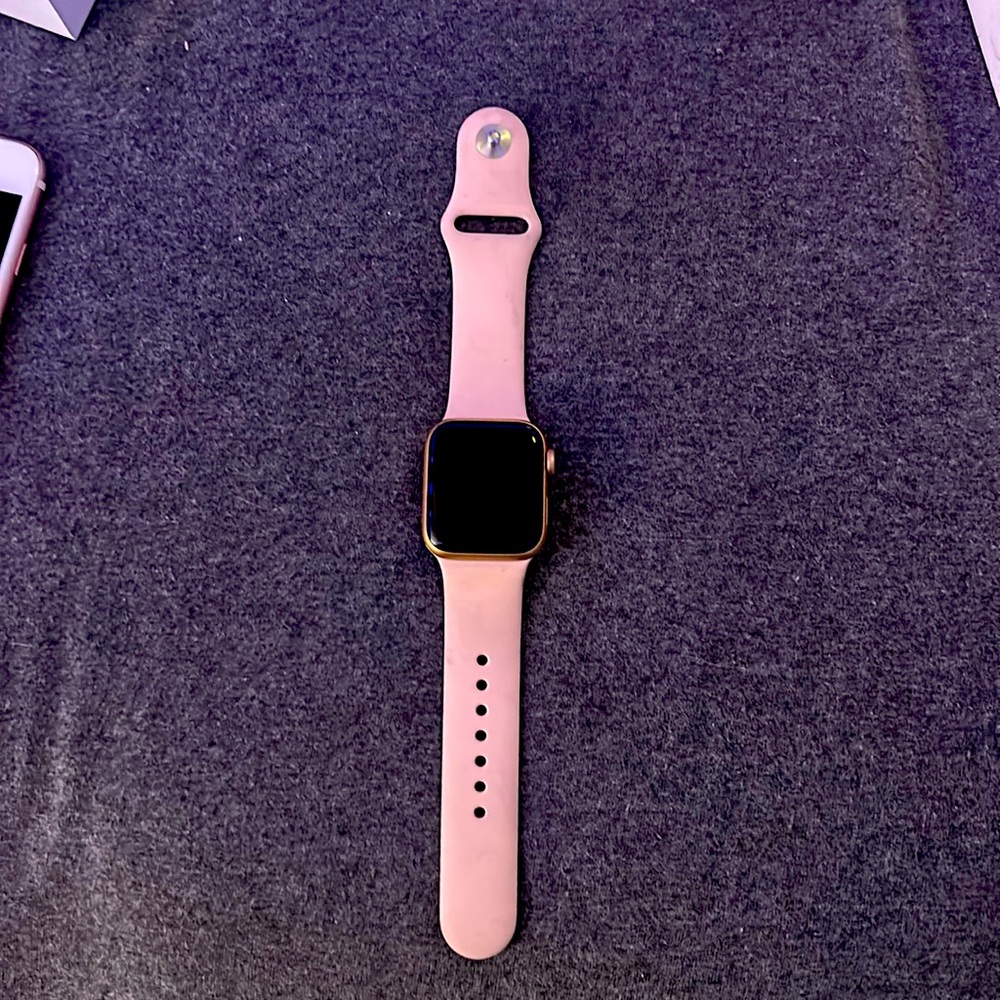Apple iOS watch SE 40 mm rose gold